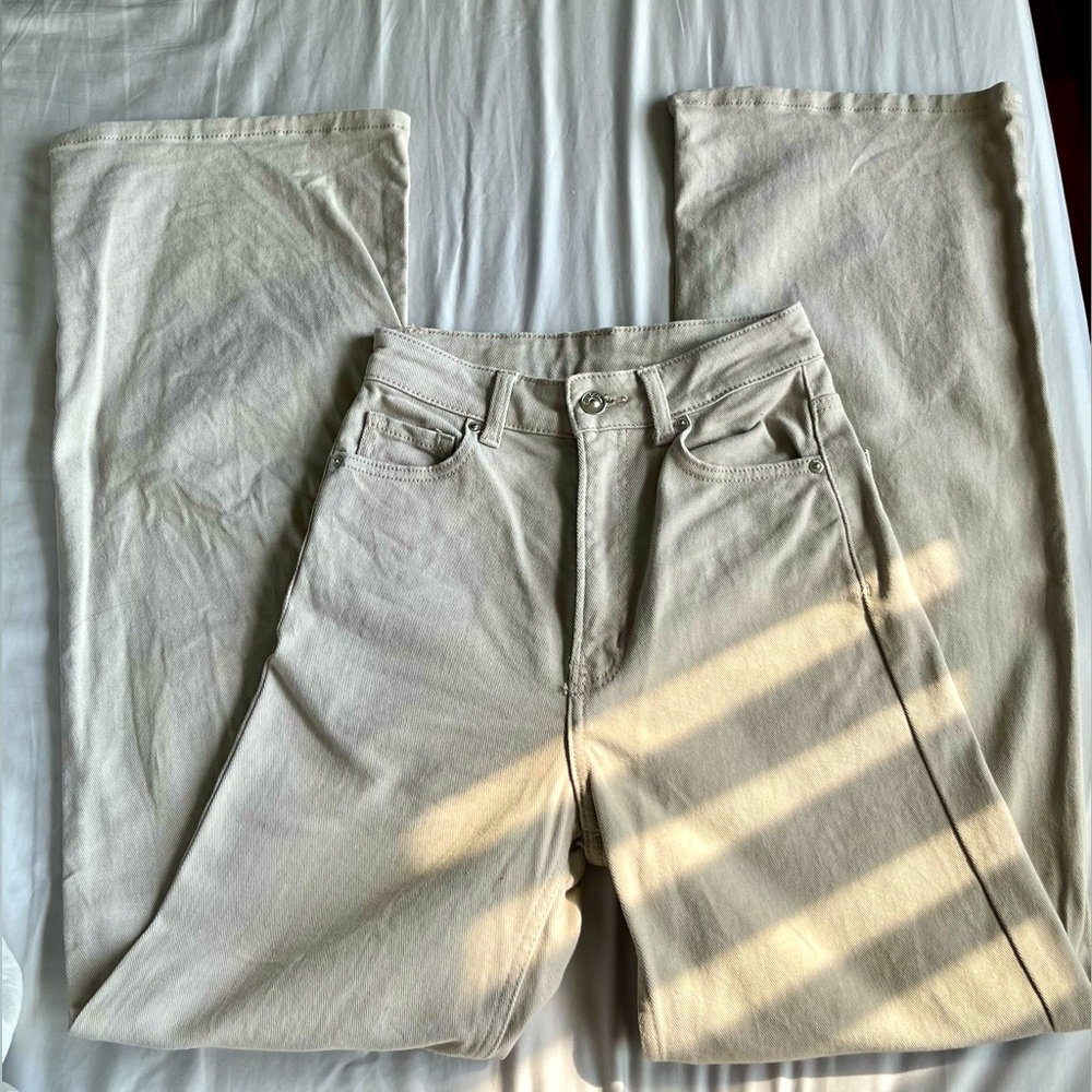 H&M Divided beige Jeans- high wasted/flared bottoms